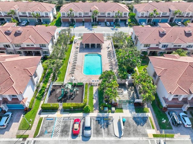 13 Nottingham Place, Boynton Beach, FL 33426