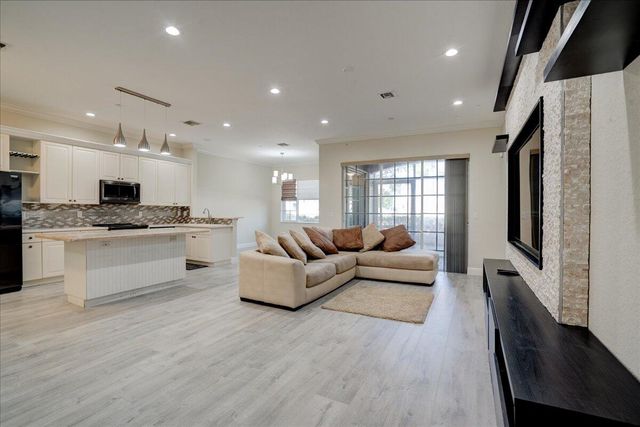 13 Nottingham Place, Boynton Beach, FL 33426