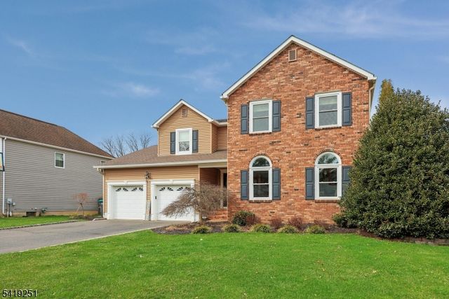 96 Beechwood Cir, Hillsborough Twp., NJ 08844