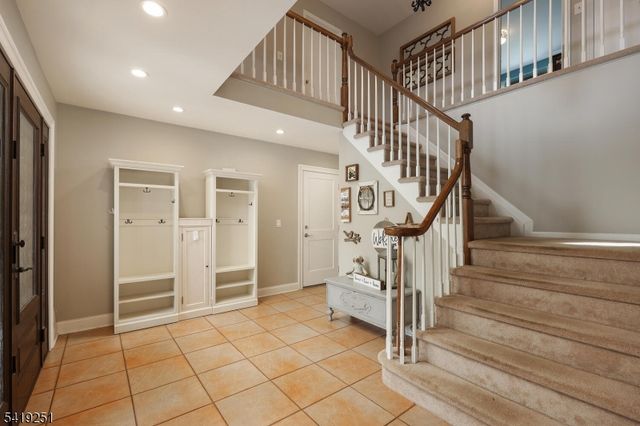 96 Beechwood Cir, Hillsborough Twp., NJ 08844