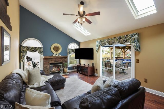 96 Beechwood Cir, Hillsborough Twp., NJ 08844