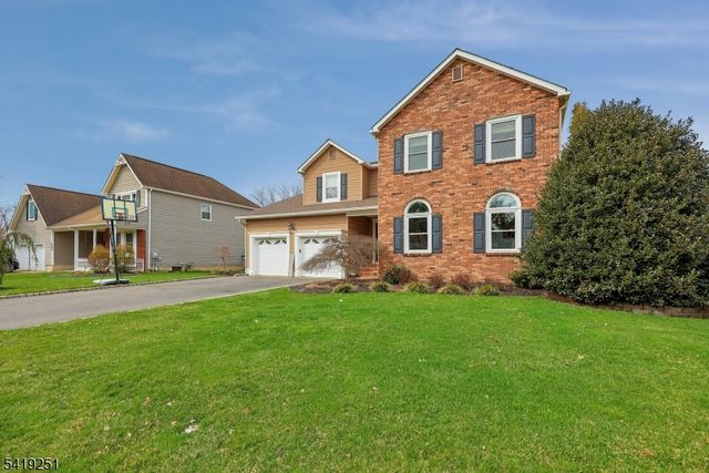 96 Beechwood Cir, Hillsborough Twp., NJ 08844