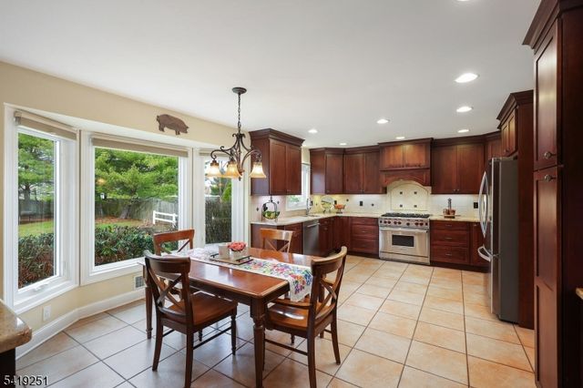 96 Beechwood Cir, Hillsborough Twp., NJ 08844