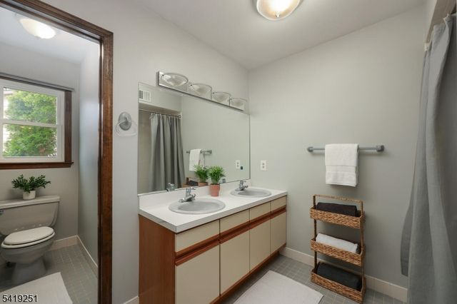 96 Beechwood Cir, Hillsborough Twp., NJ 08844