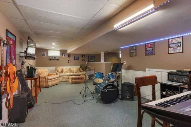 96 Beechwood Cir, Hillsborough Twp., NJ 08844