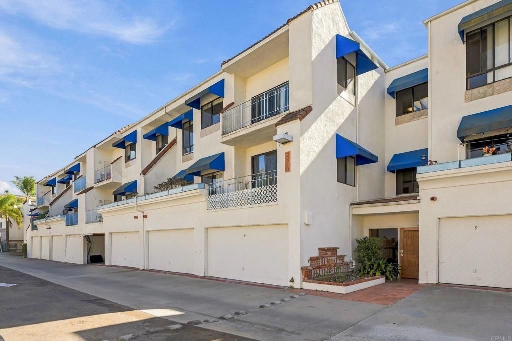 8310 Regents Road 3H, San Diego, CA 92122 — exterior
