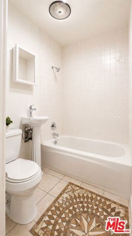 5139 Balboa Boulevard 12, Encino (los Angeles), CA 91316