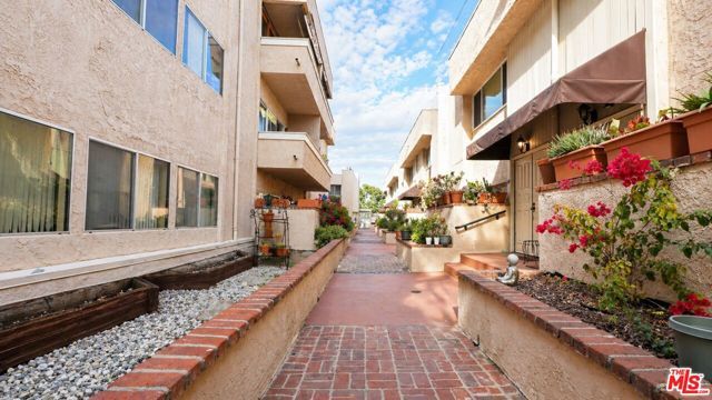 5139 Balboa Boulevard 12, Encino (los Angeles), CA 91316
