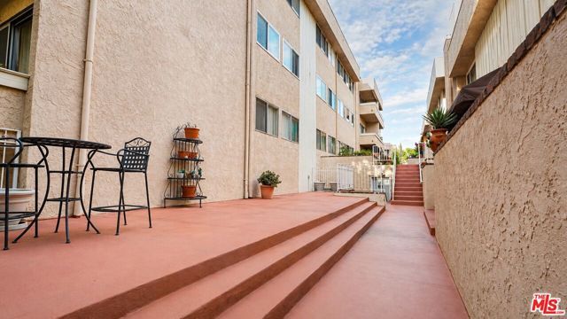 5139 Balboa Boulevard 12, Encino (los Angeles), CA 91316
