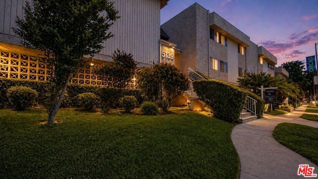 5139 Balboa Boulevard 12, Encino (los Angeles), CA 91316