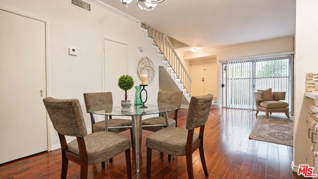 5139 Balboa Boulevard 12, Encino (los Angeles), CA 91316