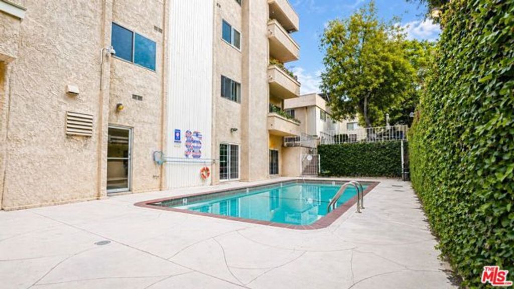 5139 Balboa Boulevard 12, Encino (los Angeles), CA 91316