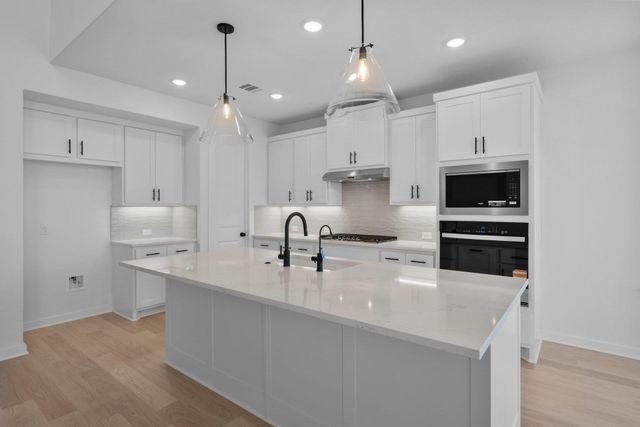 225 Pacific Grove CIR, Liberty Hill, TX 78642