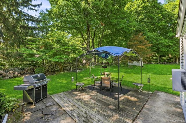 195 Oscawana Lake Road, Putnam Valley, NY 10579
