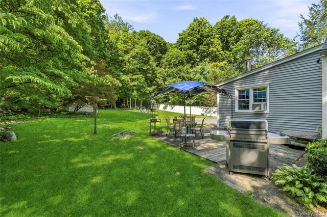 195 Oscawana Lake Road, Putnam Valley, NY 10579