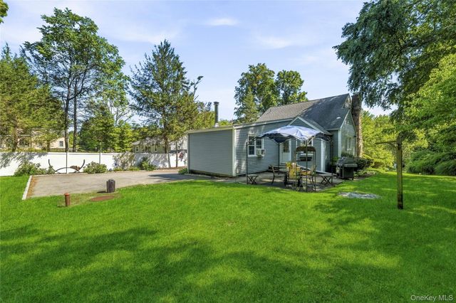 195 Oscawana Lake Road, Putnam Valley, NY 10579