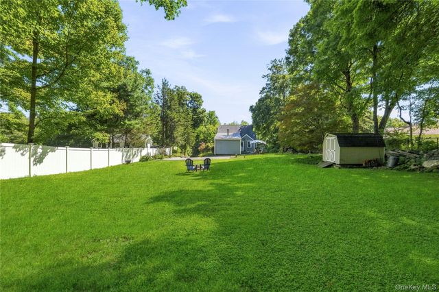 195 Oscawana Lake Road, Putnam Valley, NY 10579
