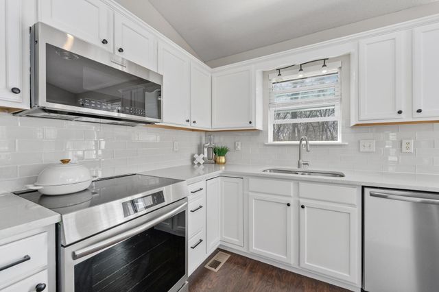 1711 N Hawthorn Ct, Andover, KS 67002