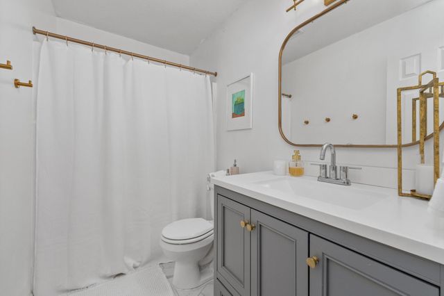 1711 N Hawthorn Ct, Andover, KS 67002