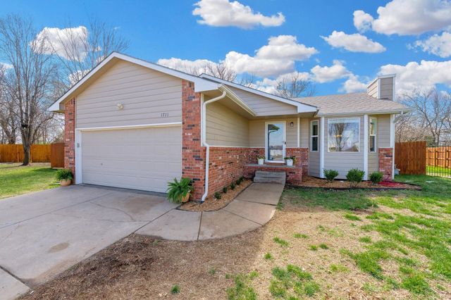 1711 N Hawthorn Ct, Andover, KS 67002