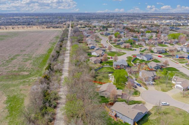 1711 N Hawthorn Ct, Andover, KS 67002