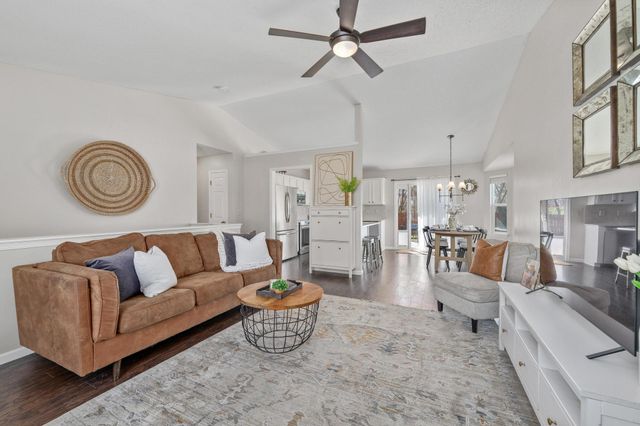 1711 N Hawthorn Ct, Andover, KS 67002