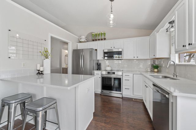 1711 N Hawthorn Ct, Andover, KS 67002