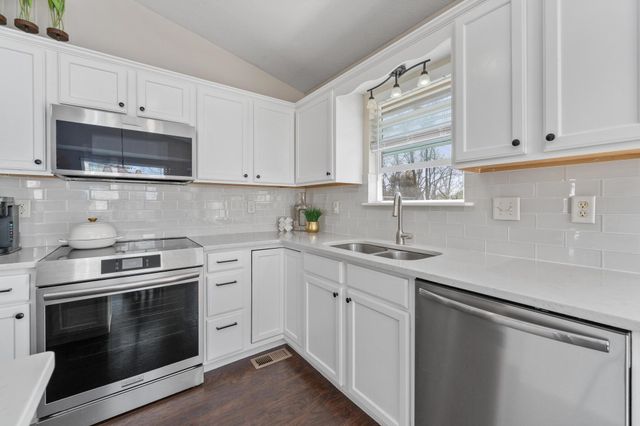 1711 N Hawthorn Ct, Andover, KS 67002