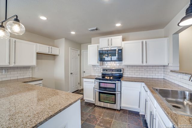 8423 Hera, Universal City, TX 78148