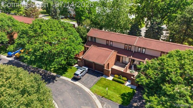 1097 Kirts Blvd A, Troy, MI 48084