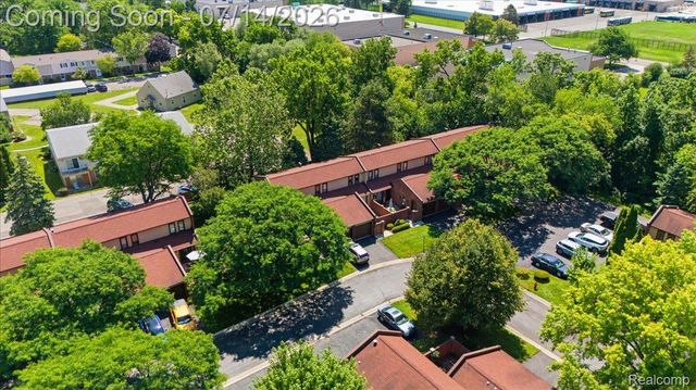 1097 Kirts Blvd A, Troy, MI 48084