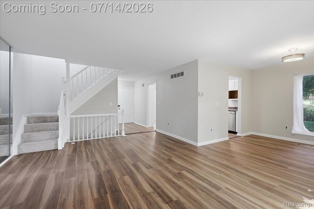 1097 Kirts Blvd A, Troy, MI 48084