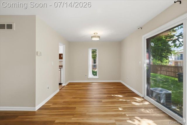 1097 Kirts Blvd A, Troy, MI 48084