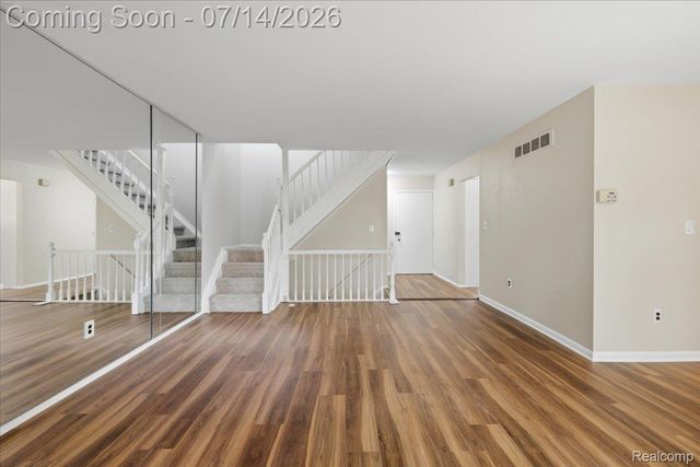 1097 Kirts Blvd A, Troy, MI 48084