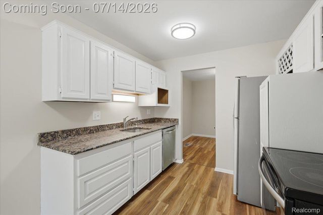 1097 Kirts Blvd A, Troy, MI 48084