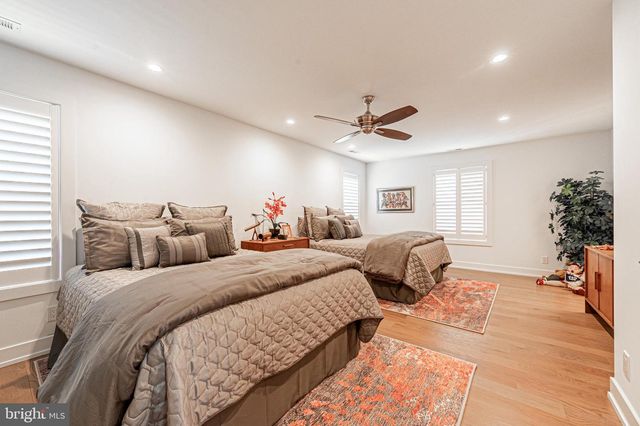 420 N DELAVAN AVE, Margate City, NJ 08402