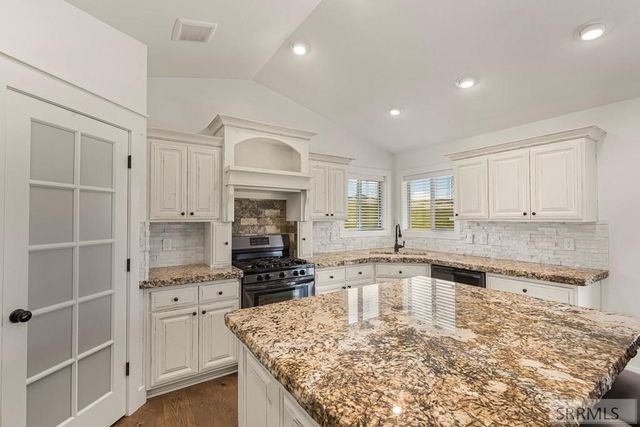 7232 Middle Fork Road, Idaho Falls, ID 83406