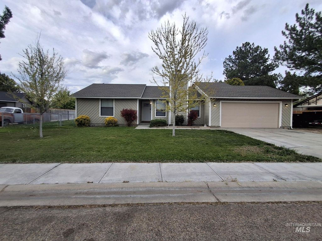 300 Meadowbrook Dr, Nampa, ID 83686