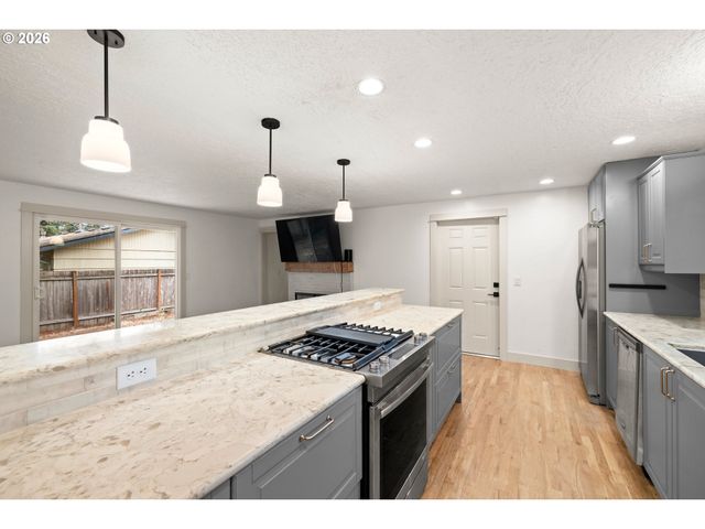 18655 Se YAMHILL Cir, Portland, OR 97233
