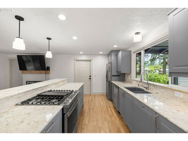 18655 Se YAMHILL Cir, Portland, OR 97233