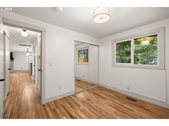 18655 Se YAMHILL Cir, Portland, OR 97233