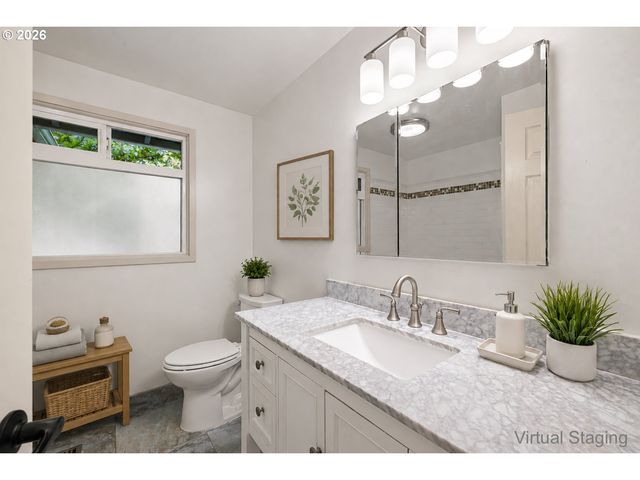 18655 Se YAMHILL Cir, Portland, OR 97233