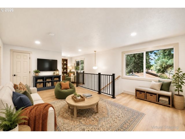 18655 Se YAMHILL Cir, Portland, OR 97233