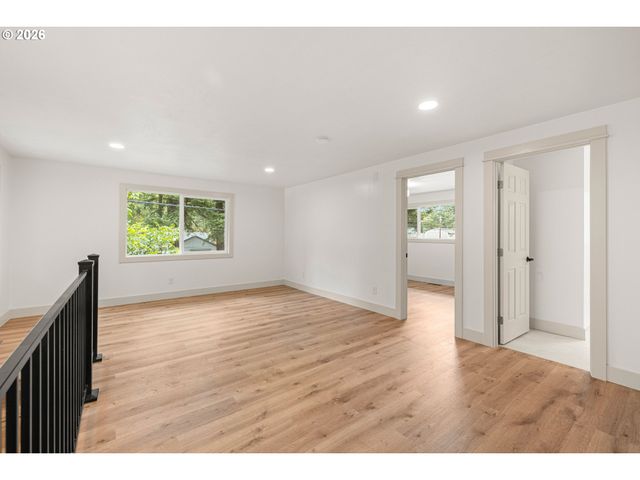 18655 Se YAMHILL Cir, Portland, OR 97233