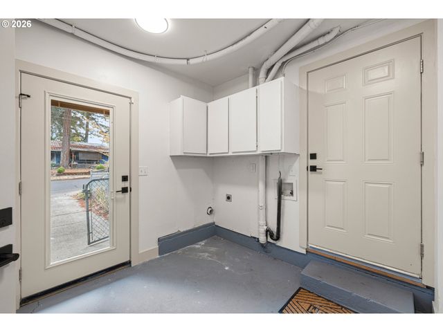 18655 Se YAMHILL Cir, Portland, OR 97233