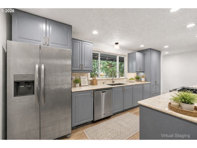 18655 Se YAMHILL Cir, Portland, OR 97233