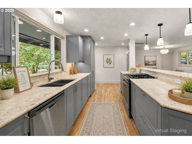 18655 Se YAMHILL Cir, Portland, OR 97233