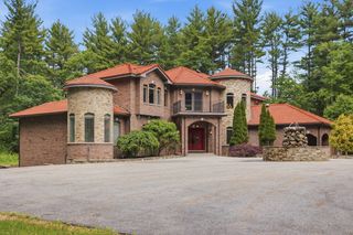 8 Janice Ave, North Reading, MA 01864