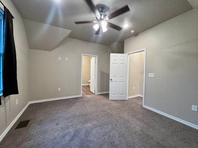 305 MAPLE AVE, Gladewater, TX 75647