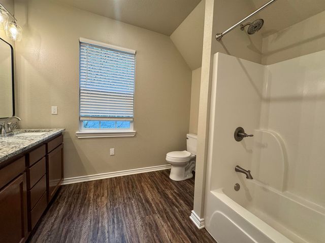 305 MAPLE AVE, Gladewater, TX 75647